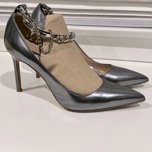 Manila Blahnik metallic grey ankle chain size 7 runs like a 7.5